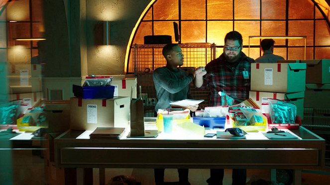 CSI: Cyber - Season 2 - Fit-and-Run - Photos - Shad Moss, Charley Koontz