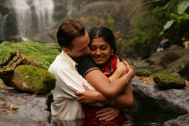 Before the Rains - Filmfotos - Linus Roache, Nandita Das