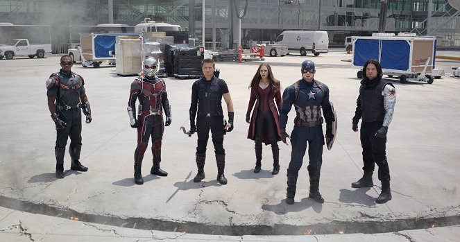 Captain America: Občanská válka - Z filmu - Anthony Mackie, Jeremy Renner, Elizabeth Olsen, Chris Evans, Sebastian Stan