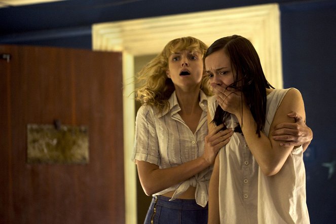 Les Âmes silencieuses - Film - Erin Richards, Olivia Cooke