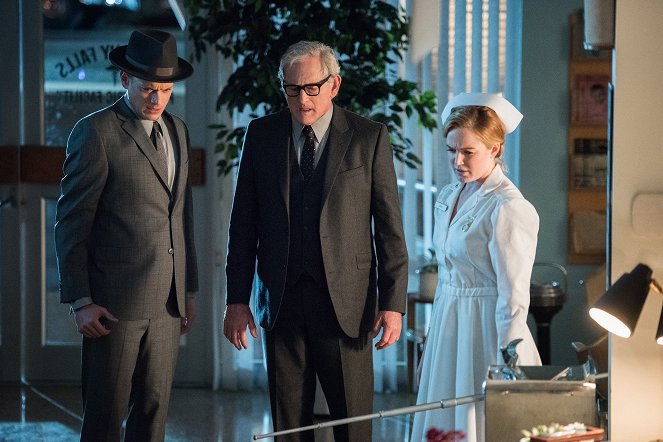 Legends of Tomorrow - Night of the Hawk - Photos - Wentworth Miller, Victor Garber, Caity Lotz