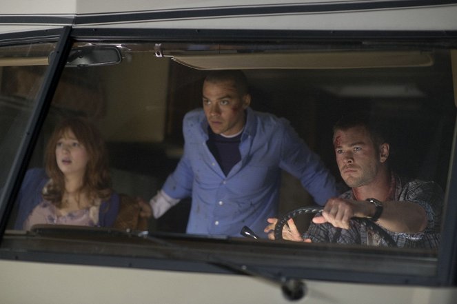 The Cabin in the Woods - Photos - Kristen Connolly, Jesse Williams, Chris Hemsworth