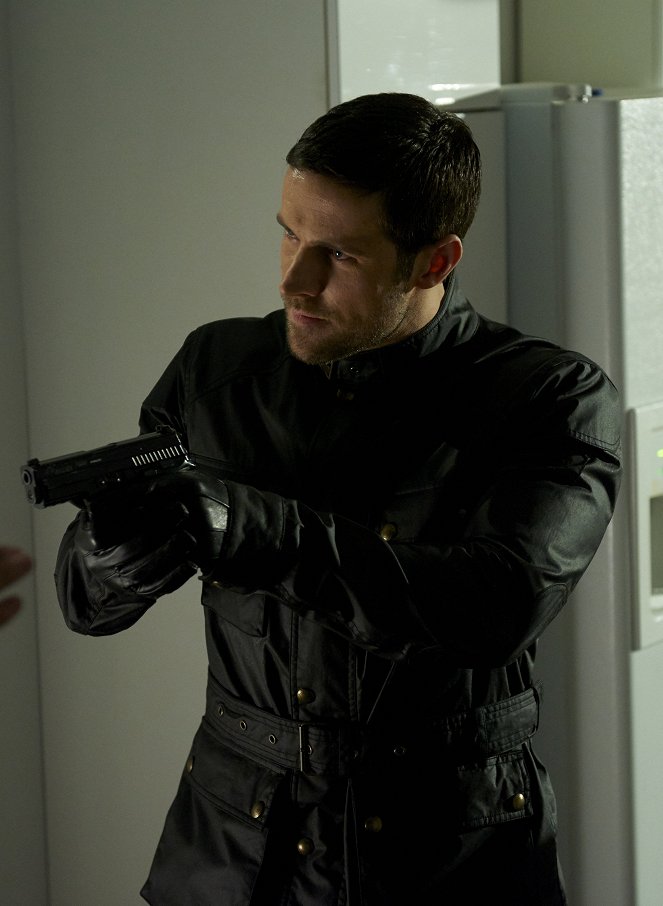Orphan Black - Transitory Sacrifices of Crisis - Photos - Dylan Bruce