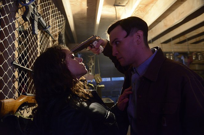 Orphan Black - Formalized, Complex, and Costly - Photos - Tatiana Maslany, Ari Millen