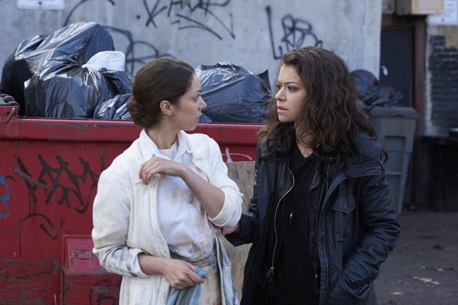 Orphan Black - Formalized, Complex, and Costly - Van film - Kathryn Alexandre, Tatiana Maslany