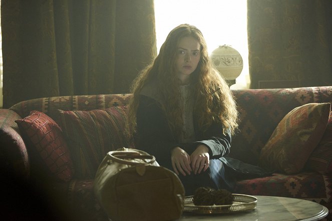 Orphan Black - Scarred by Many Past Frustrations - Photos - Zoé De Grand Maison