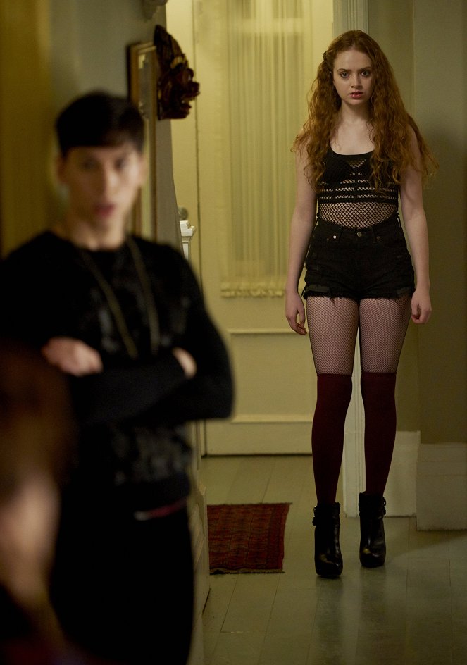 Orphan Black - Season 3 - Scarred by Many Past Frustrations - Photos - Zoé De Grand Maison