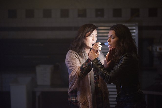 Orphan Black - Kolejna granica przekroczona - Z filmu - Maria Doyle Kennedy, Tatiana Maslany