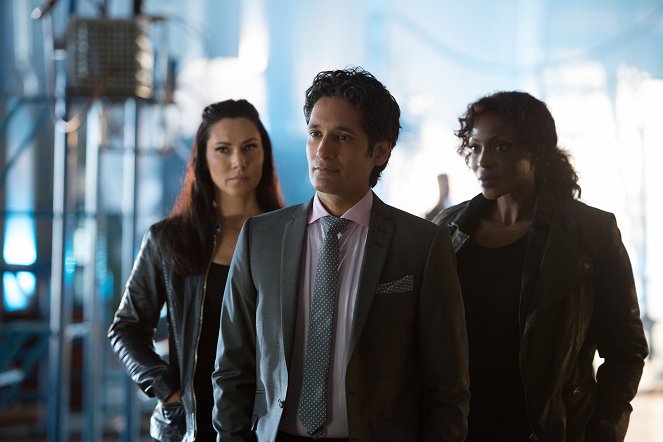 Continuum - Power Hour - De la película - Kyra Zagorsky, Stephen Lobo, Lisa Berry