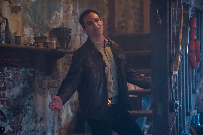 Bates Motel - There's No Place Like Home - Van film - Nestor Carbonell