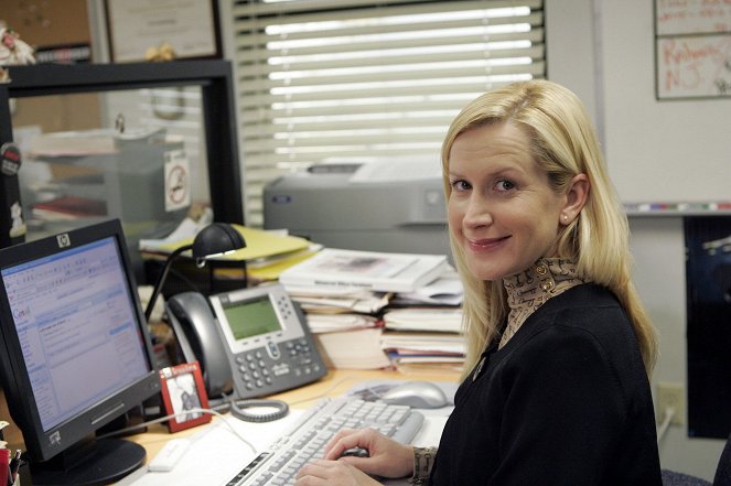 The Office - Season 4 - Promoción - Angela Kinsey