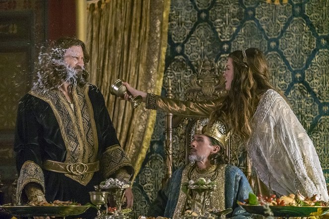 Vikings - Season 4 - Tränen der Freude - Filmfotos - Lothaire Bluteau, Morgane Polanski