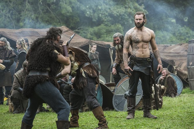 Vikings - To the Gates! - Photos - Clive Standen