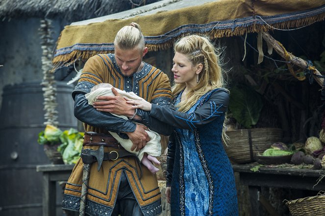 Vikings - Born Again - Photos - Alexander Ludwig, Katheryn Winnick