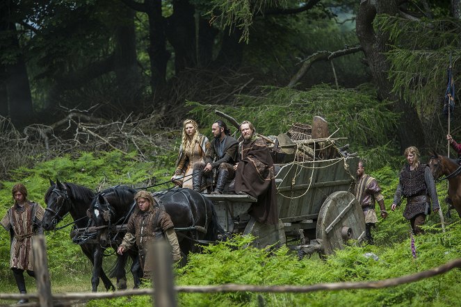 Vikings - Season 3 - Der Wanderer - Filmfotos - Katheryn Winnick, George Blagden, Linus Roache