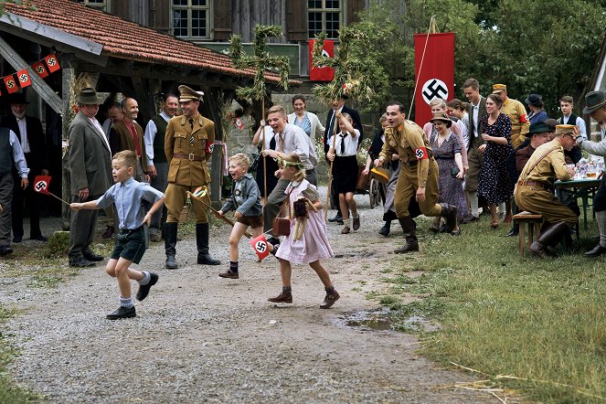 13 minutos para matar a Hitler - De la película