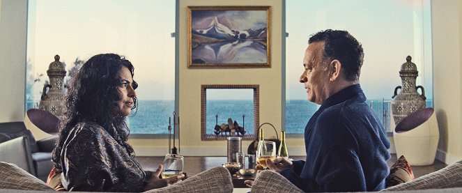 Ein Hologramm für den König - Filmfotos - Sarita Choudhury, Tom Hanks