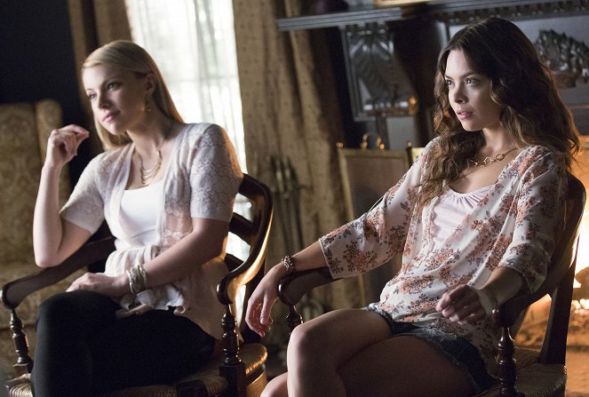 Vampire Diaries - Season 7 - Pour tuer le temps - Film - Teressa Liane, Scarlett Hefner