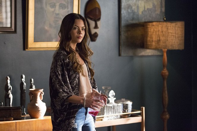 The Vampire Diaries - Season 7 - I Carry Your Heart with Me - Photos - Scarlett Hefner