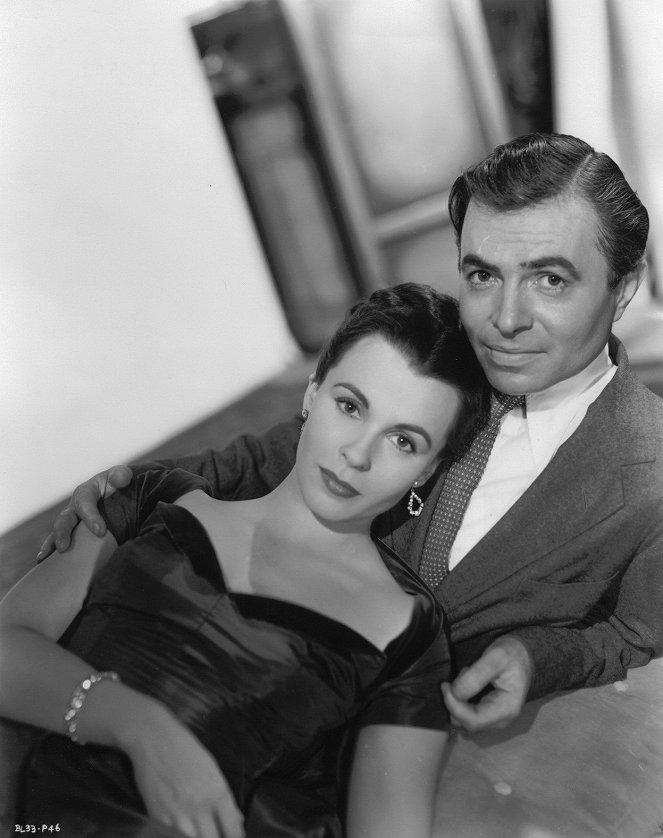 The Man Between - Werbefoto - Claire Bloom, James Mason