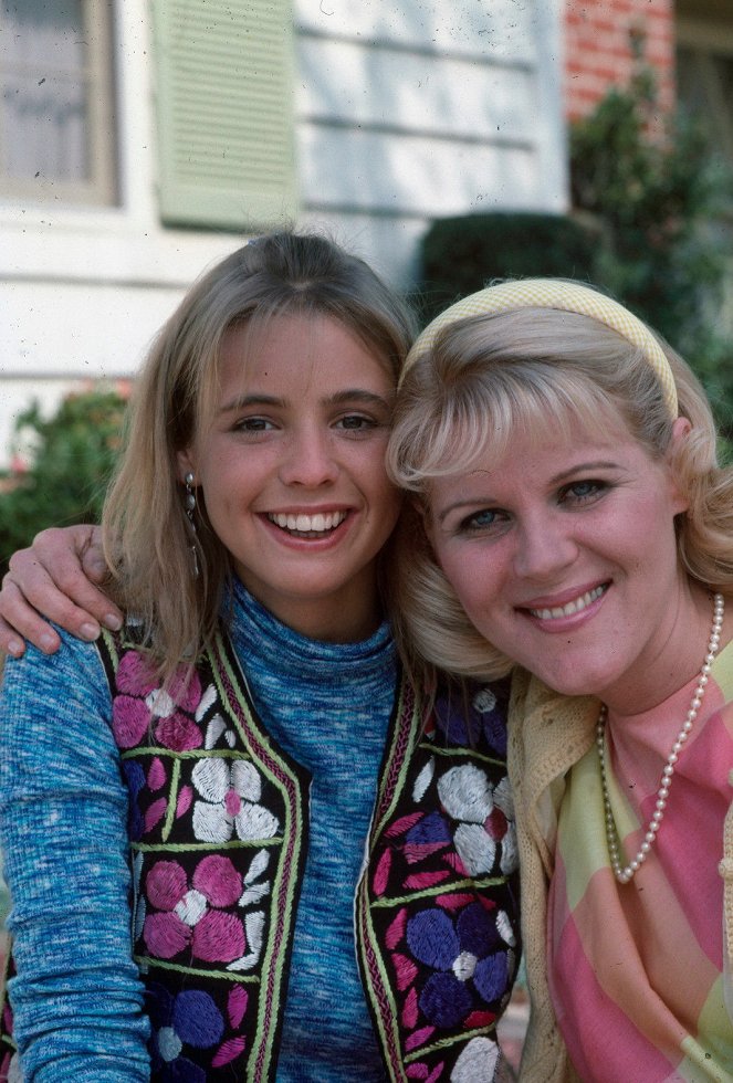 The Wonder Years - Promo - Olivia d'Abo, Alley Mills