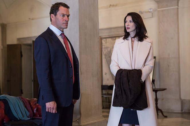 Zakładnik z Wall Street - Z filmu - Dominic West, Caitríona Balfe