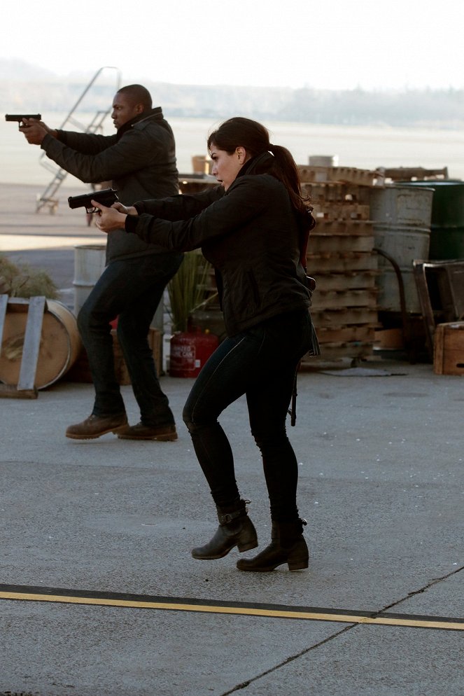 Blindspot: Mapa zbrodni - Season 1 - Cease Forcing Enemy - Z filmu - Rob Brown, Audrey Esparza