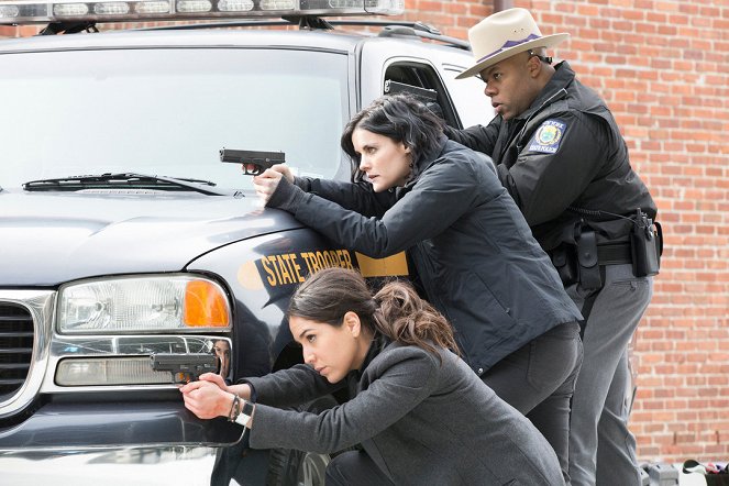 Blindspot - Season 1 - In the Comet of Us - Making of - Audrey Esparza, Jaimie Alexander