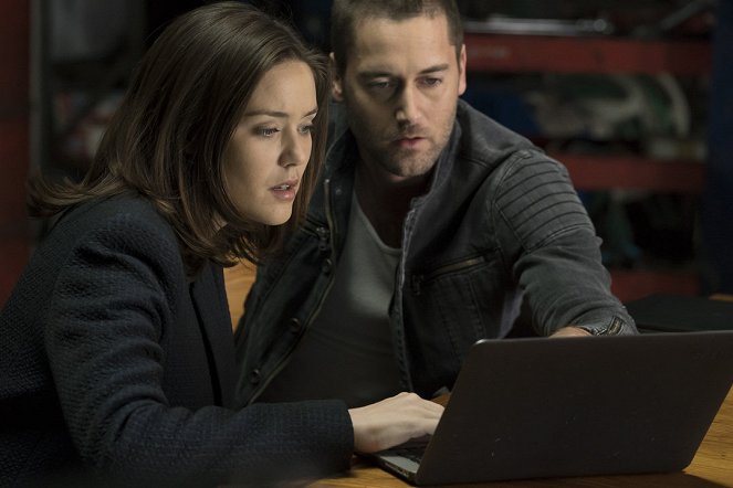 The Blacklist - Quon Zhang (Nr. 87) - Filmfotos - Megan Boone, Ryan Eggold