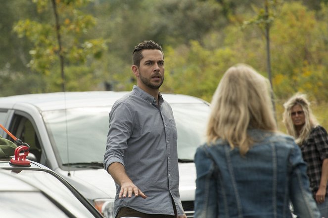 Heroes Reborn - Send in the Clones - Photos - Zachary Levi