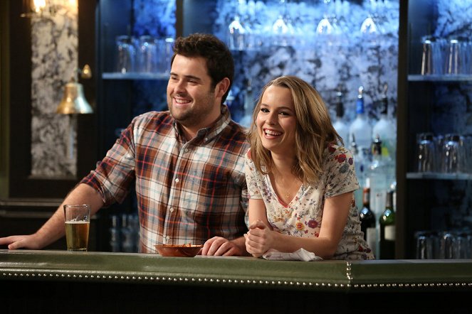 Undateable - Season 2 - Candaces Freund kommt in eine Bar - Dreharbeiten