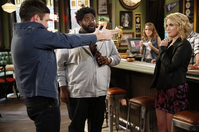 Undateable - An Imaginary Torch Walks Into a Bar - Z filmu - Ron Funches