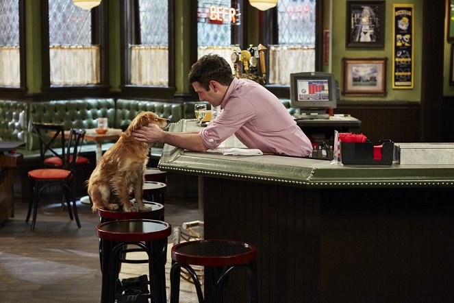 Undateable - Ein streunender Hund kommt in eine Bar - Filmfotos - Brent Morin