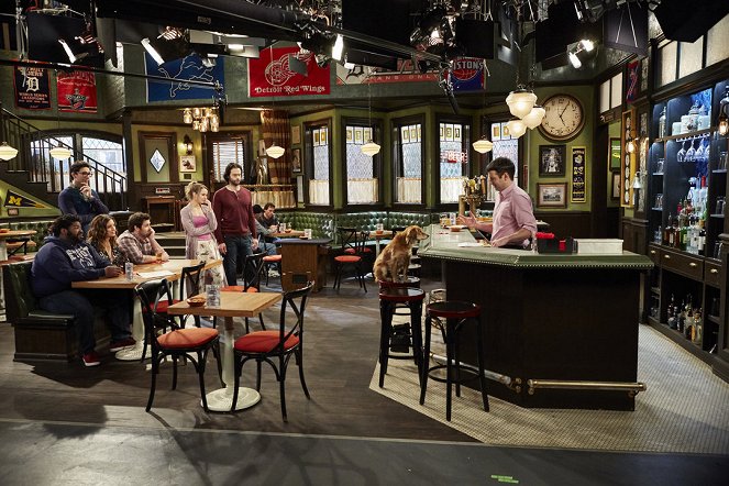 Undateable - Season 2 - Ein streunender Hund kommt in eine Bar - Dreharbeiten