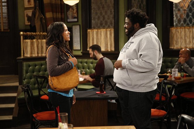 Undateable - A Priest Walks Into a Bar - Van film - Ron Funches