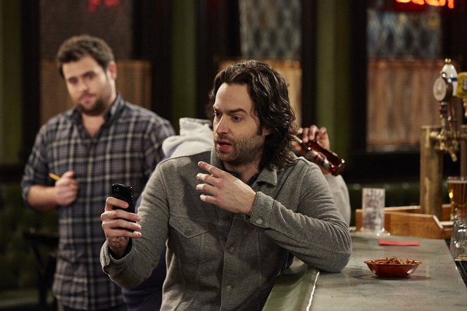 Undateable - Season 2 - A Sibling Rivalry Walks Into a Bar - Z filmu - Chris D'Elia