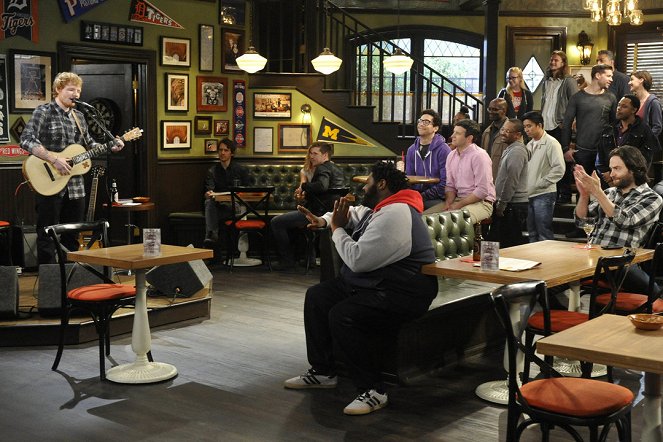 Undateable - Season 2 - Eine Liveshow kommt in eine Bar - Filmfotos - Ed Sheeran, Rick Glassman, Brent Morin, Chris D'Elia