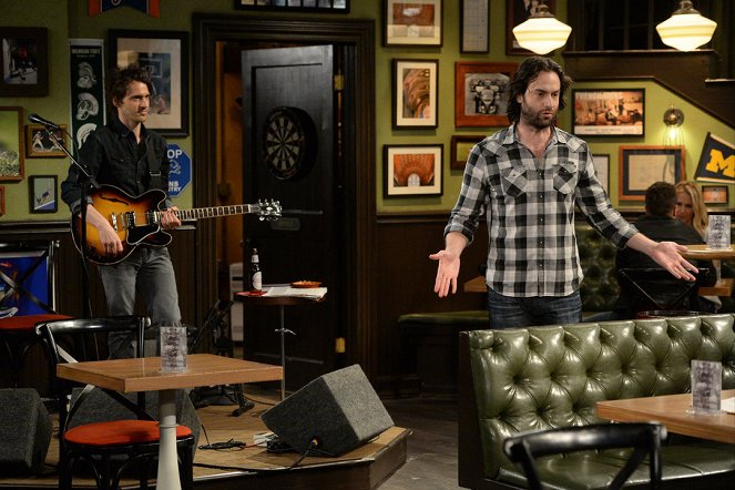 Undateable - Season 2 - Eine Liveshow kommt in eine Bar - Filmfotos - Chris D'Elia