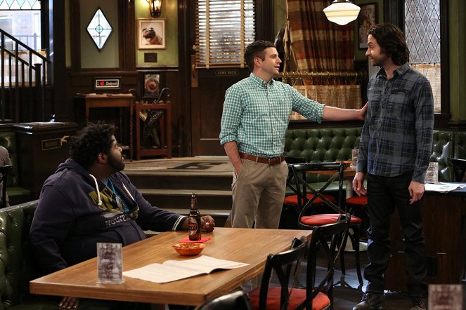 Undateable - An Angry Judge Walks Into a Bar - Photos - Ron Funches, Brent Morin, Chris D'Elia