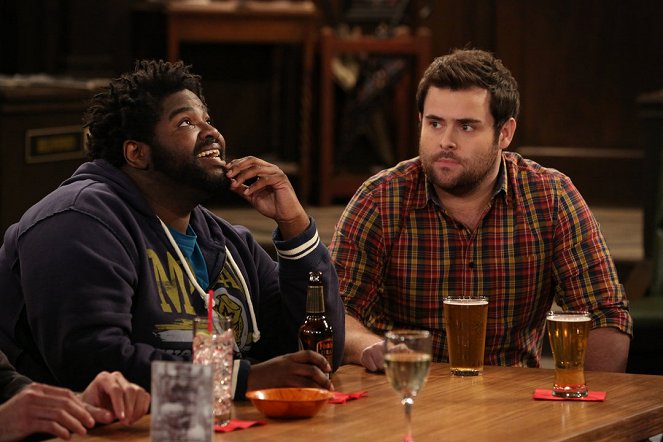 Undateable - An Angry Judge Walks Into a Bar - Van film - Ron Funches, David Fynn