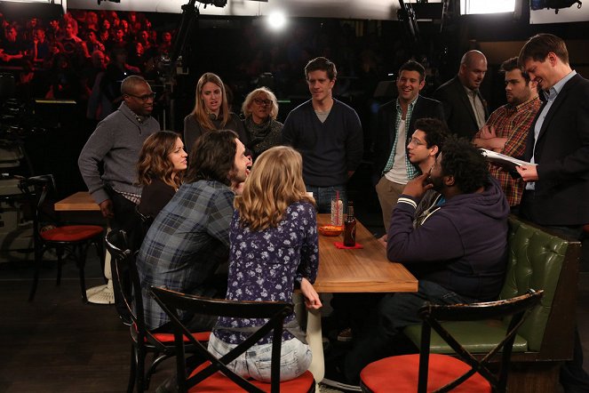 Undateable - Season 2 - An Angry Judge Walks Into a Bar - Making of