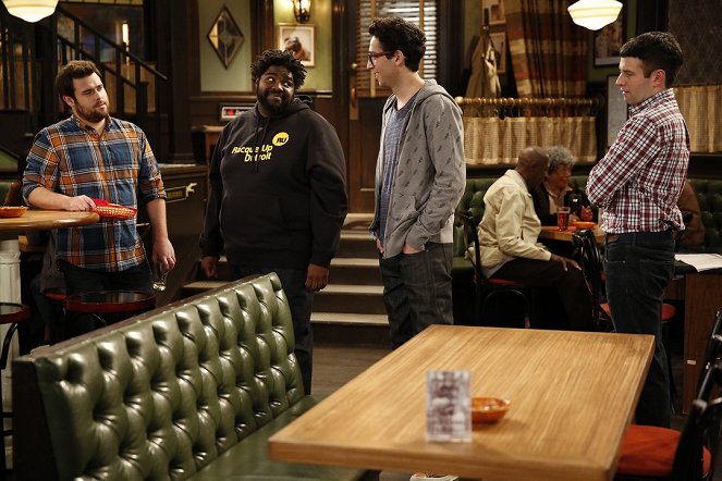 Undateable - Cop Nummer vier kommt in eine Bar - Filmfotos - David Fynn, Ron Funches, Rick Glassman, Brent Morin