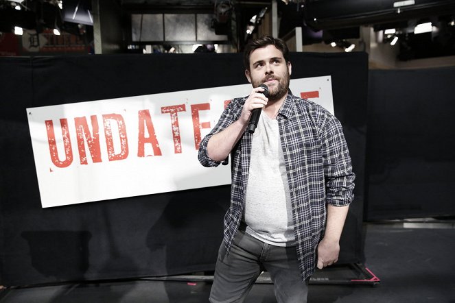 Undateable - Season 3 - A Truth Hug Walks Into a Bar - Van de set