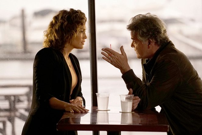Shades of Blue - Live Wire Act - Van film - Jennifer Lopez, Ray Liotta