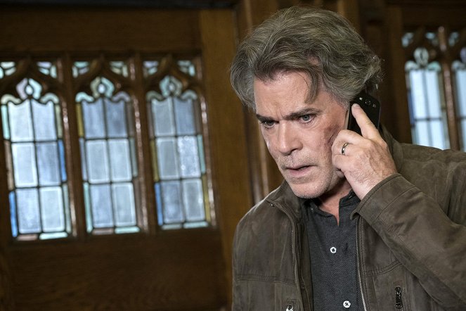 Shades of Blue - Season 1 - For I Have Sinned - Photos - Ray Liotta