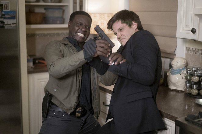 Shades of Blue - Season 1 - One Last Lie - De la película - Dayo Okeniyi, Michael Esper