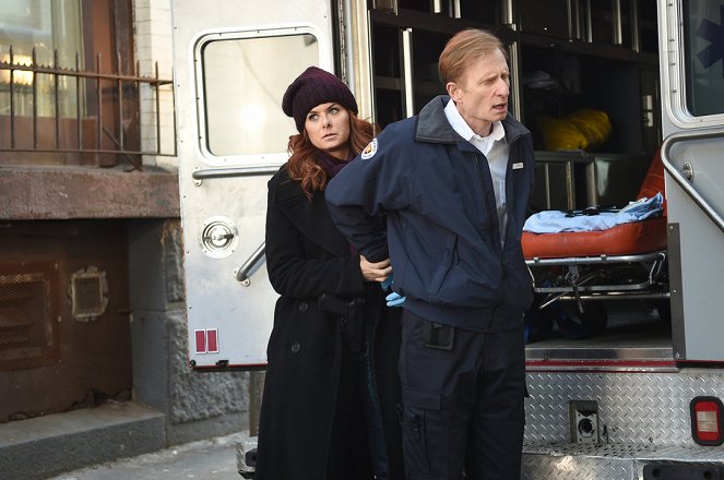 The Mysteries of Laura - The Mystery of the Deceased Documentarian - Photos - Debra Messing