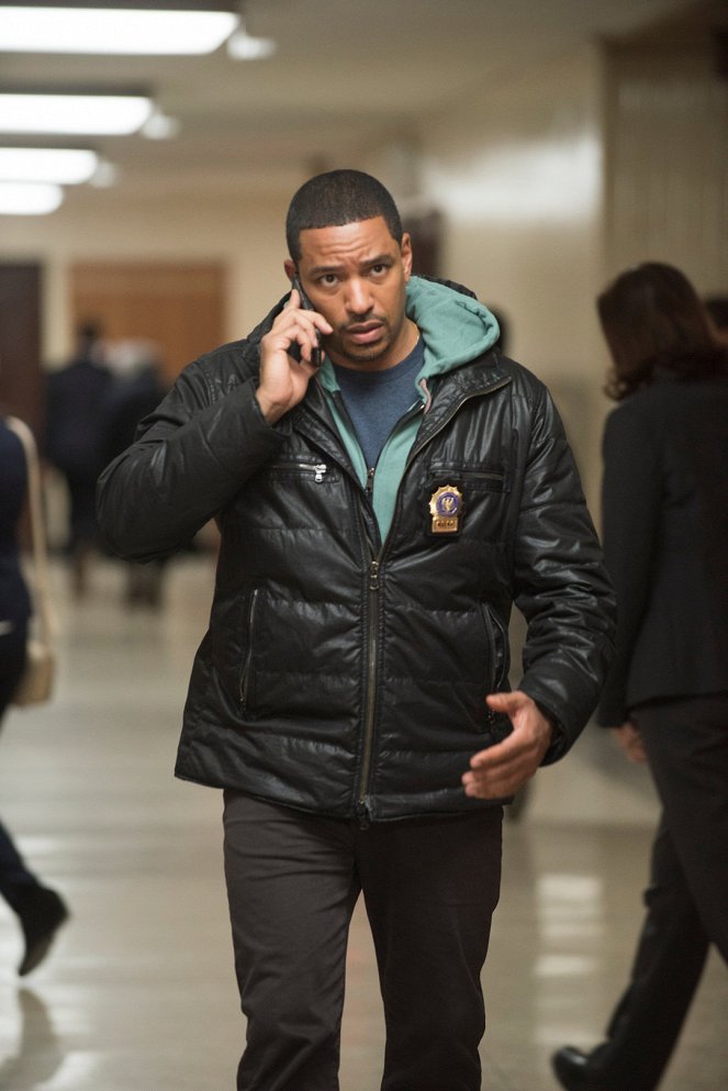 The Mysteries of Laura - Season 1 - The Mystery of the Corner Store Crossfire - De filmes - Laz Alonso