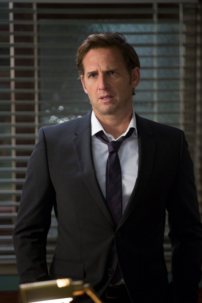 The Mysteries of Laura - The Mystery of the Taken Boy - Photos - Josh Lucas