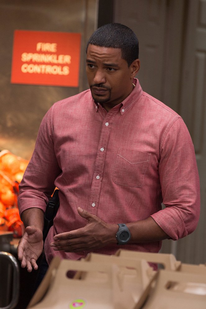 The Mysteries of Laura - Season 2 - The Mystery of the Cure for Loneliness - De la película - Laz Alonso